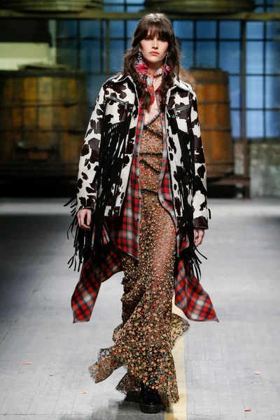 Look 15
